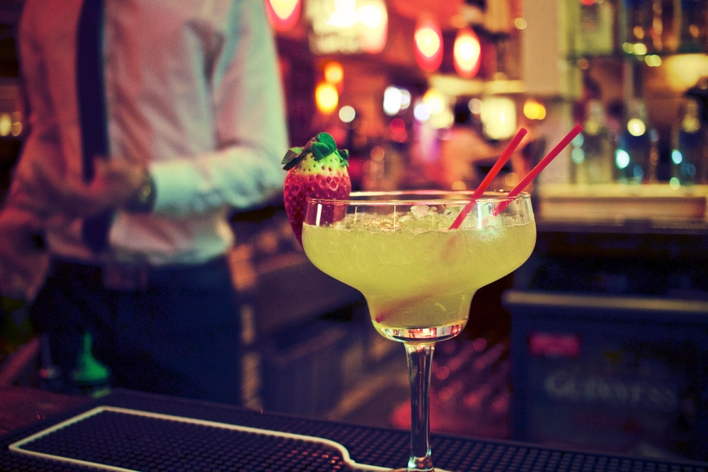 How to Make the Perfect Bee’s Knees Cocktail